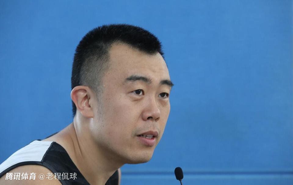 少妇无内裤下蹲露大唇92