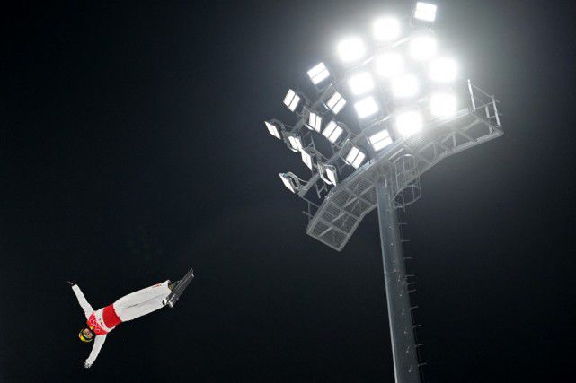 韩国剧烈运动的打扑克